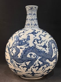 A Exquisite Blue and White Dragon Pattern Vase