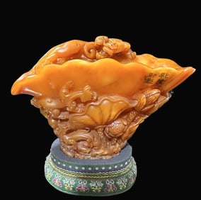 A Exquisite Shoushan Tianhuang Stone Lotus Leaf Auspicious Beast Seal