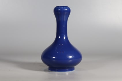 A Exquisite Blue Glaze Vase