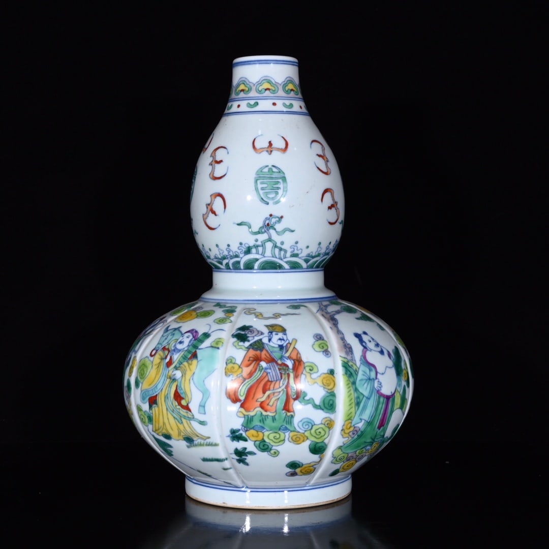 A Rare Doucai Figure and Story Pattern Gourd-Shaped Vase (1 of 9)