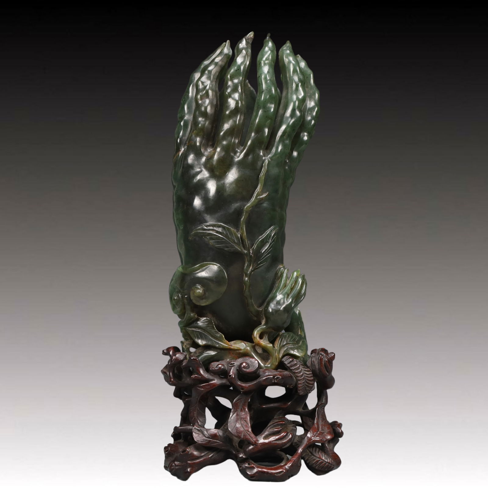 A Precious Jasper Buddha's hand Ornament: A Precious Jasper Buddha's hand Ornament,Qing Dynasty, China,Size:3.5inx2.8inx12.2in Weight:1750g 碧玉佛手摆件,中国清代