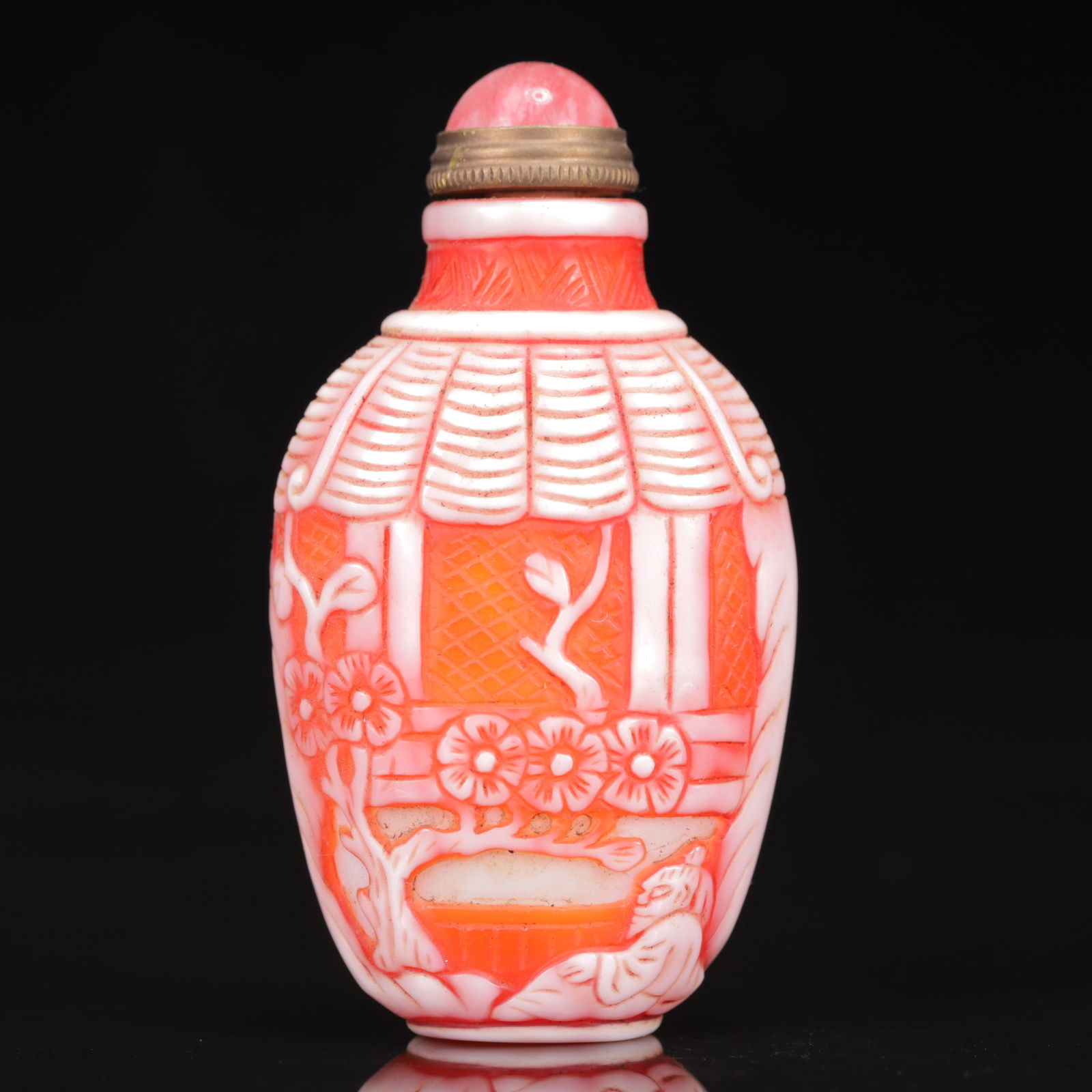 An Exquisite Glass Figure Pattern Snuff Bottle (1 of 8)
