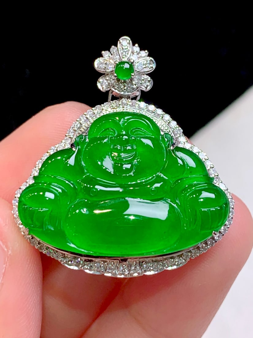 An Exquisite 18k Gold Diamond Inlaid Jadeite Pendant (1 of 5)