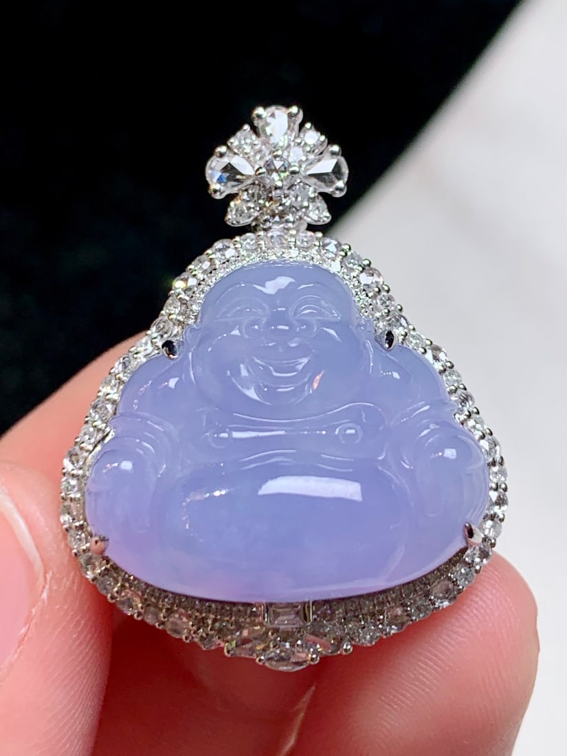An Exquisite 18k Gold Diamond Inlaid Jadeite Pendant (1 of 7)