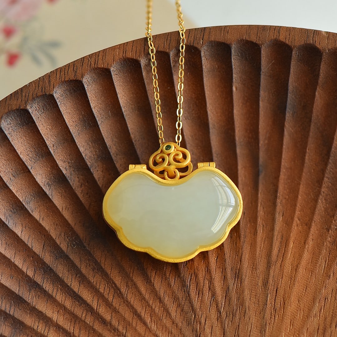 An Exquisite Sterling Silver-Gold Plated Inlaid White Jade Pendant: An Exquisite Sterling Silver-Gold Plated Inlaid White Jade Pendant,Size:0.6inx0.9in 纯银镀金镶白玉吊坠