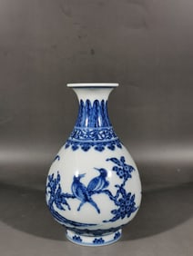 A Exquisite Blue and White Flower and Bird Pattern Vase