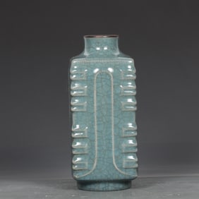 A Exquisite Ru yao Ice Crackle Pattern Vase, with poem