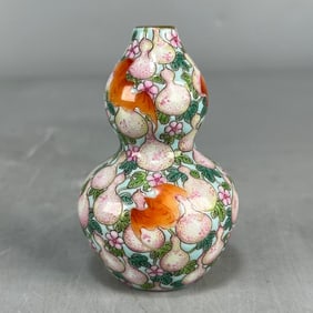 A Exquisite Famille-Rose Painted Gold Bats and Peach Pattern Gourd-Shaped Vase