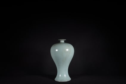 A Exquisite Ru yao Sky Blue Glazed ice Crackle Pattern Vase