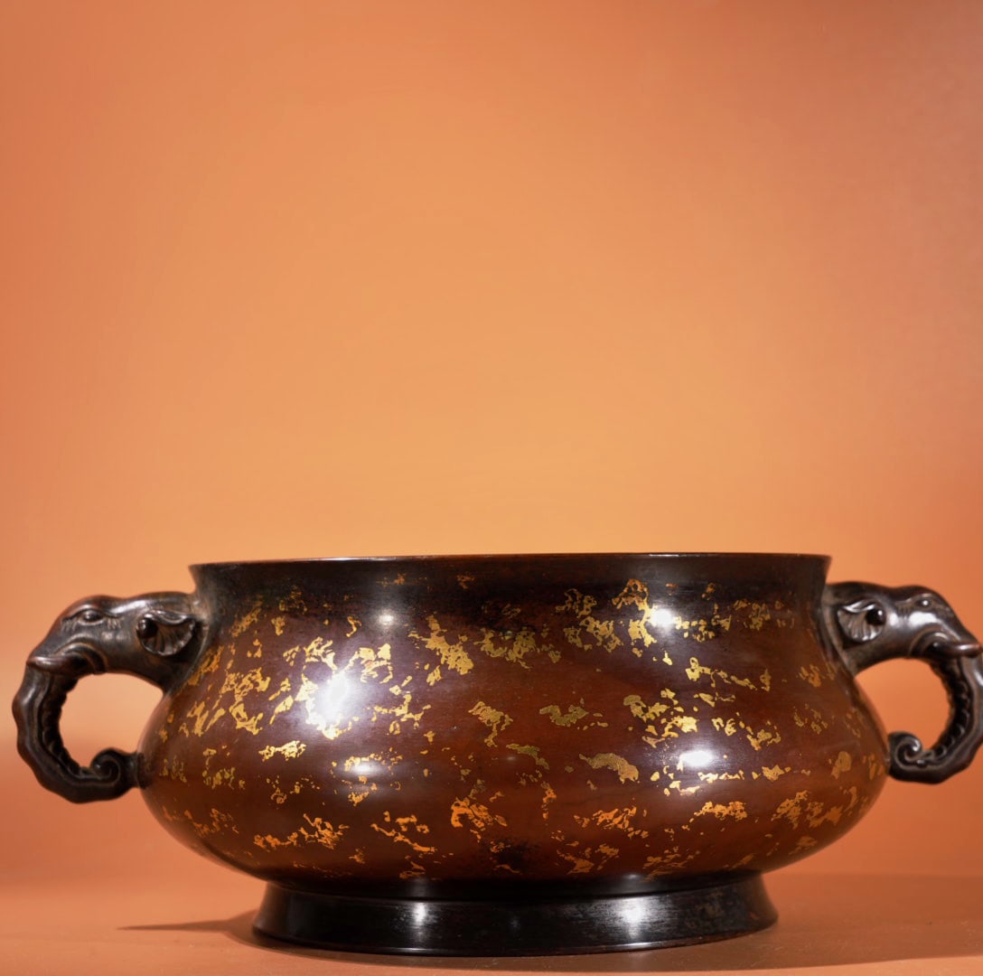 A Exquisite Red Copper Sprinkled Gold Elephant-Ear Censer: A Exquisite Red Copper Sprinkled Gold Elephant-Ear Censer,Ming Dynasty, China,With Mark,Size:3.7inx6.5in, Weight:3570g 紫铜洒金象耳炉,中国明