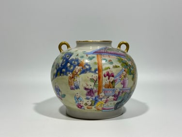 A Exquisite Famille-Rose Figures Pattern Water Dropper