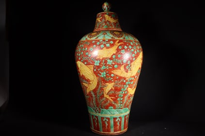 A Exquisite Yellow Color Fish and Lotus Pattern Vase