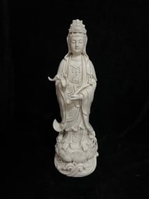 A Exquisite Blanc-De-Chine Statue of Avalokitesvara Ornament