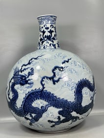 A Exquisite Blue and White Dragon Pattern Vase