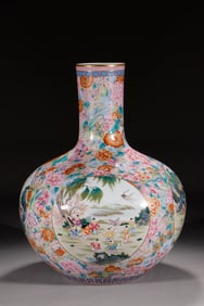 A Exquisite Famille-Rose Painted Gold Figures Pattern Vase