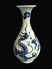 A Exquisite Blue and White Dragon Pattern Vase