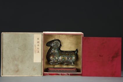A Exquisite Gold and Silver-Inlaid and Gems-Inlaid Bronze Sheep