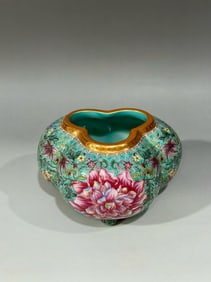 A Exquisite Green Ground Iron-Red Painted Gold Lotus Pattern Brush Washer