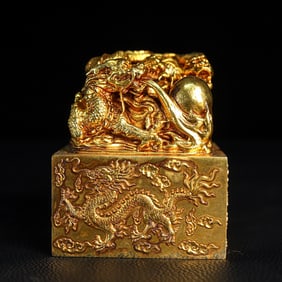 A Exquisite Gilt Bronze Carved Dragon Seal