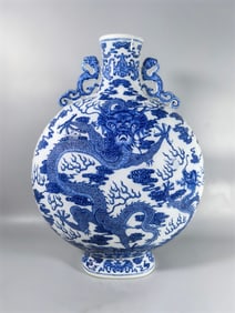 A Exquisite Blue and White Dragon Pattern Vase