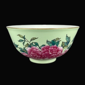 A Exquisite Green Glazed Enamel Flower Pattern Bowl