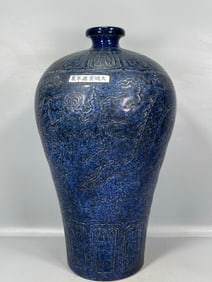 A Exquisite Ji Blue Glaze Dragon Pattern Vase