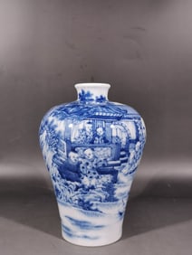 A Exquisite Blue and White Figures Pattern Vase