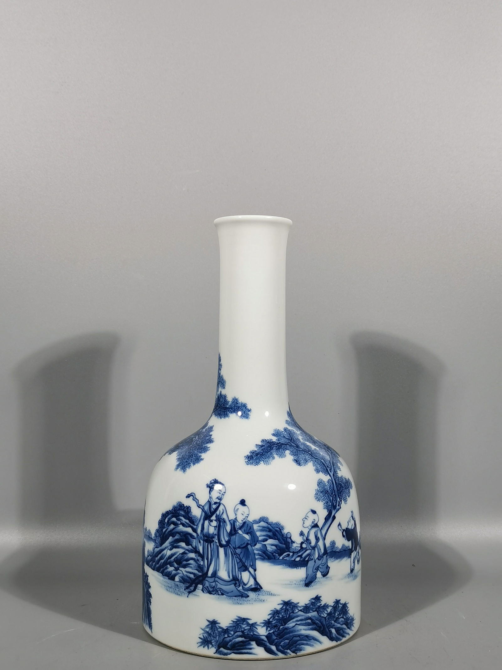A Exquisite Blue and White Figures Pattern Vase (1 of 6)