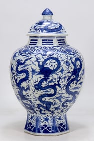 A Exquisite Blue and White Dragon Pattern Jar
