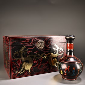 A Exquisite Black Glazed Outline in Gold Painted Colored Ru yao Vase