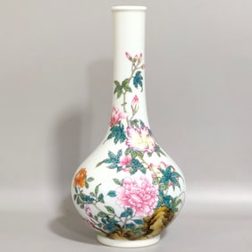 Famille-Rose Flower Pattern Vase