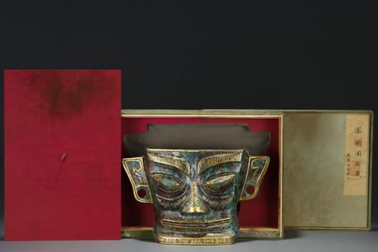 A Exquisite Gold-inlaid Bronze Mask