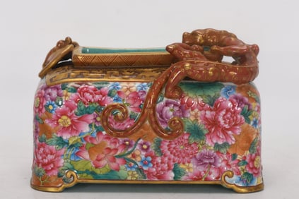 A Rare Enamel Gold-Outlined Flower Dragon Bat Pattern Brush Washer