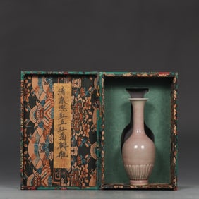 A Exquisite PeachBloom-Glazed Vase