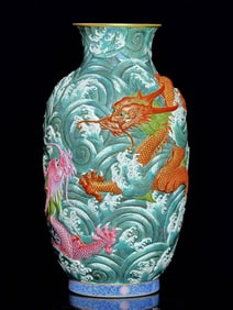 A Exquisite Doucai Iron-Red Painted Gold Dragon Pattern Vase