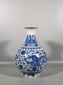 A Exquisite Blue and White Lotus Dragon Pattern Vase