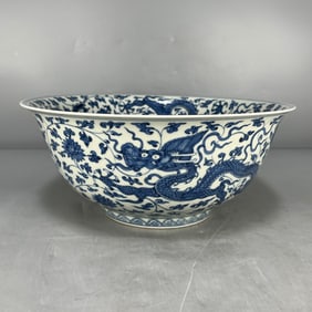 A Exquisite Blue and White Lotus Pattern Dragon Pattern Bowl