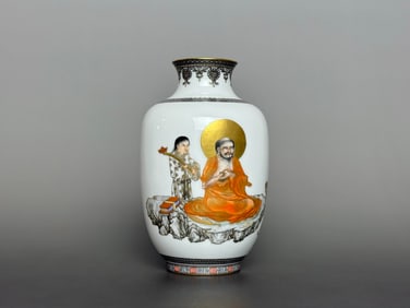 A Exquisite Famille-Rose Figures Pattern Vase