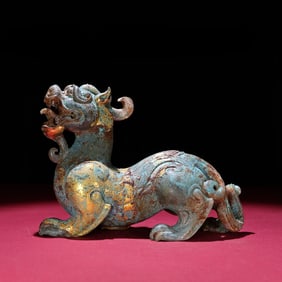 A Exquisite Hotan Jade Gilt Auspicious Beast Ornament