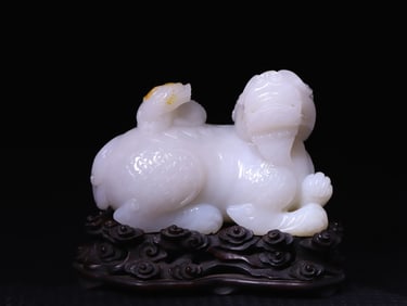A Exquisite Hetian Jade Auspicious Beast Ornament