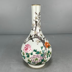 A Exquisite Famille-Rose Painted Gold Flower and Bird Pattern Long-Necked Vase