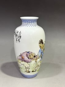 A Exquisite Famille-Rose Figures Pattern Vase