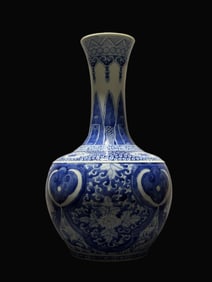 A Exquisite Blue and White Flower Pattern Vase