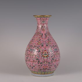 A Rare  Famille Rose Turquoise Green Ground Interlocking Flower Pattern Vase