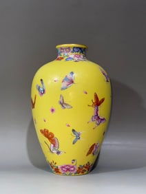 A Exquisite Yellow Ground Painted Gold Butterfly Pattern Vase