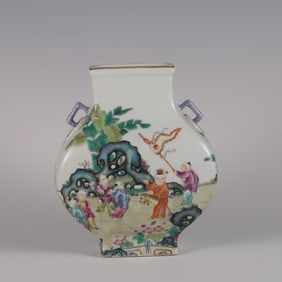 A Rare  Famille Rose Gilded Figure Pattern Square Vase