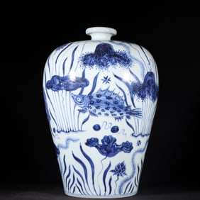 A Exquisite Blue and White Fish and Lotus Pattern Vase