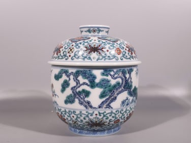 A Exquisite Blue and White Doucai Lotus Pine Pattern Jar
