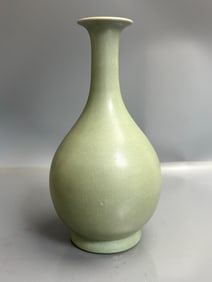 A Exquisite Ru yao Ice Crackle Pattern Vase