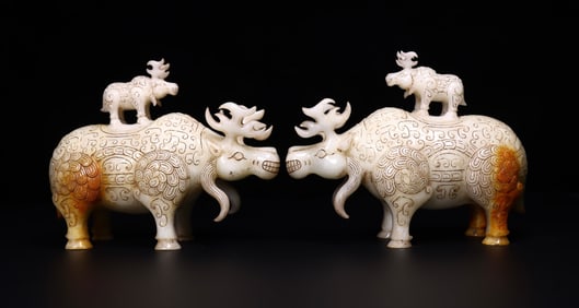 A pair of Exquisite Hetian Jade Deer Ornament